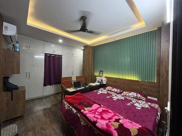 Bedroom in 3 BHK Builder Floor at Sector 43 – for Rent