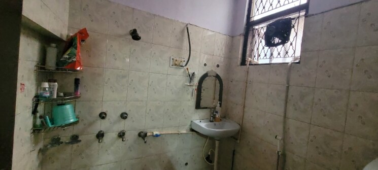 Bathroom, vaishali sector 5 2 Bedroom 1000 Sq.Ft. Builder Floor In Vaishali Sector 5 Ghaziabad 8112204