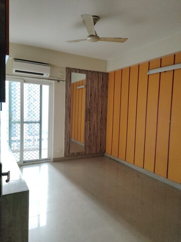 Room in 3.5 BHK Apartment at Fusion Homes, Tech Zone 4 Greater Noida – for Rent
