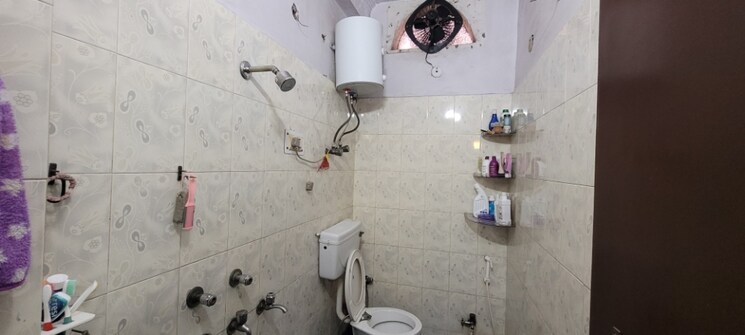 Bathroom, vaishali sector 5 2 Bedroom 1000 Sq.Ft. Builder Floor In Vaishali Sector 5 Ghaziabad 8112204