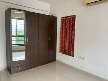Bedroom in 2.5 BHK Apartment at Oberoi Realty Woods, Goregaon East – for Rent