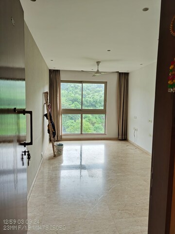 Room in 2 BHK Apartment at Castle Rock, Powai – for Rent
