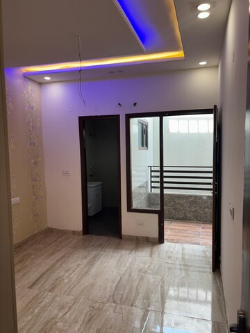 Room in 3 BHK Builder Floor at Dhakoli Village – for Rent