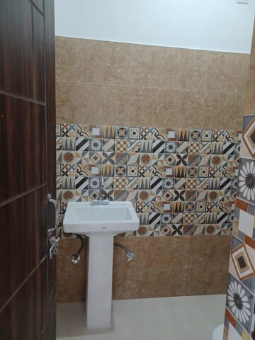 Furnished Amenities in 3 BHK Independent House at Aman Vihar – for Rent
