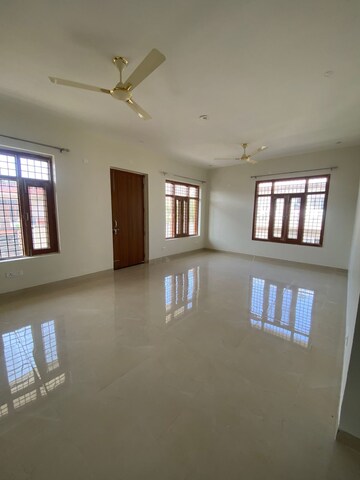 Room in 3 BHK Independent House at Ansal Plaza Sector-23, Sector 23 – for Rent
