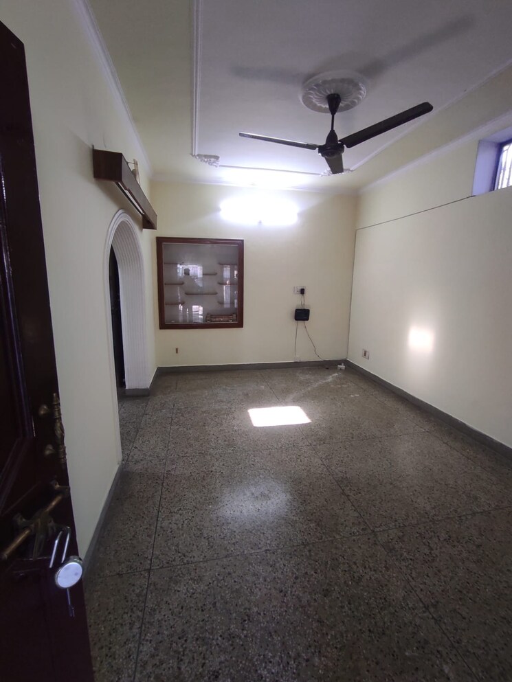Room, east canal road 3 Bedroom 3000 Sq.Ft. Independent House In East Canal Road Dehradun 8112350