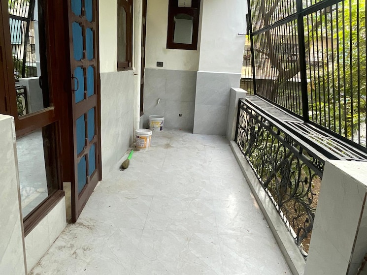 Balcony, patparganj 3 Bedroom 1300 Sq.Ft. Apartment In Patparganj Delhi 8112384