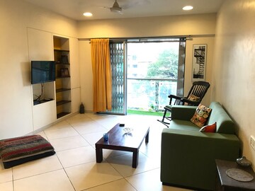 Team Area in 1 BHK Apartment at Bandra West – for Rent