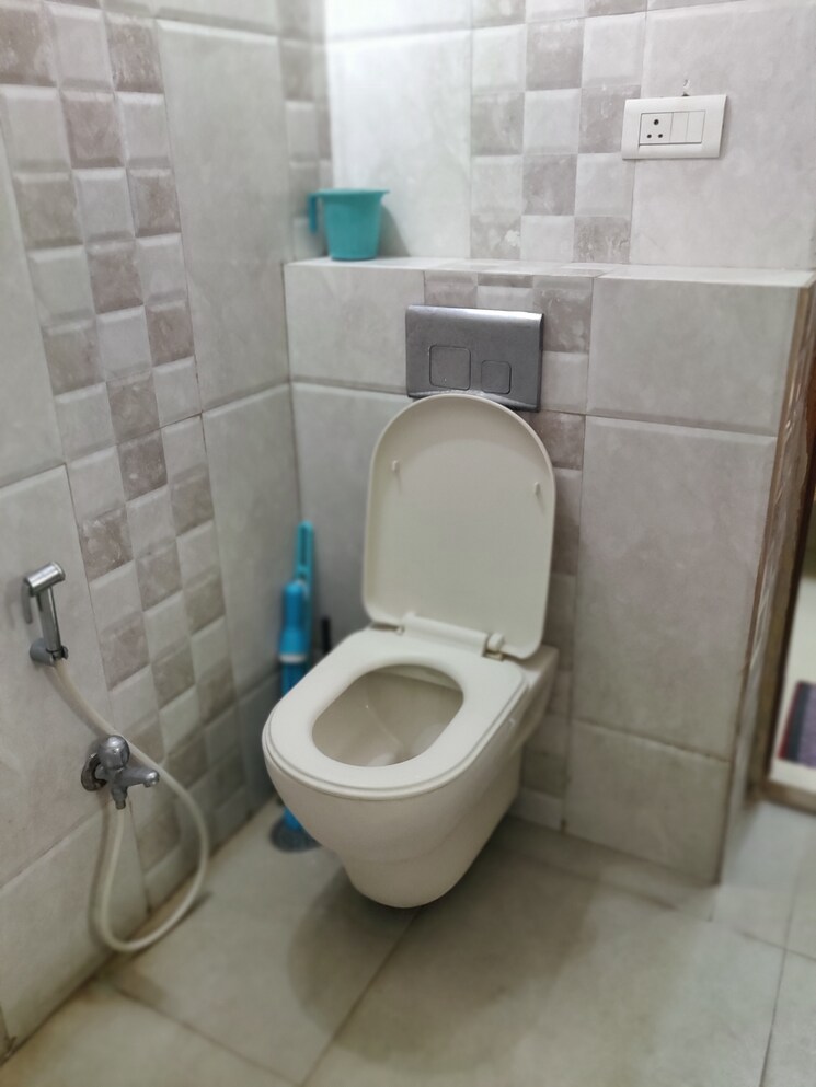 Bathroom, hill-view-banjara-hills 3 Bedroom 1600 Sq.Ft. Apartment In Banjara Hills Hyderabad 8112428