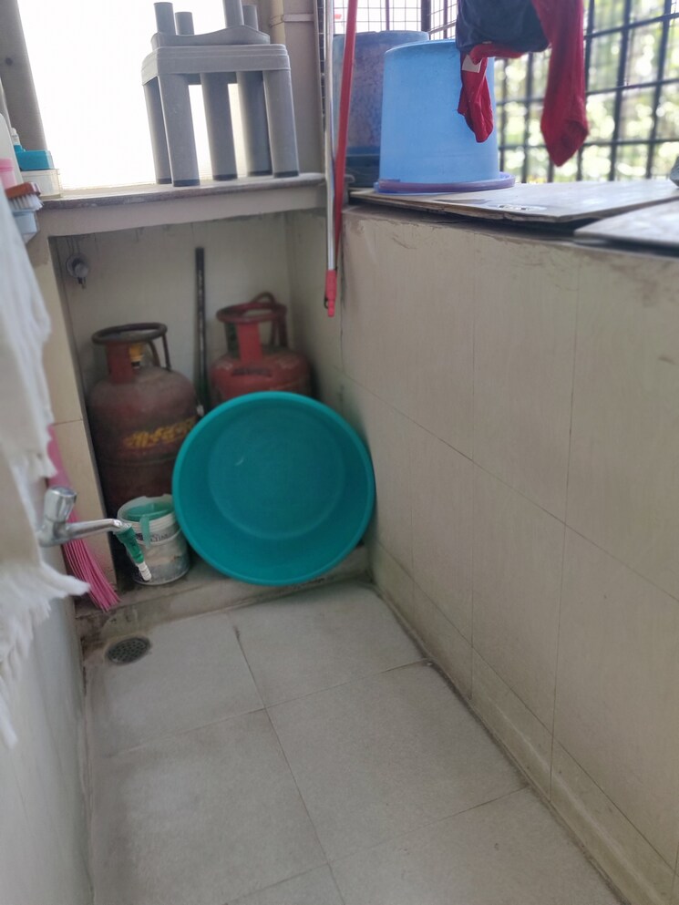 Bathroom, hill-view-banjara-hills 3 Bedroom 1600 Sq.Ft. Apartment In Banjara Hills Hyderabad 8112428