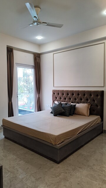 Room in 2 BHK Apartment at Raja Park – for Rent