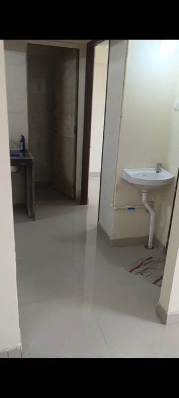 Bathroom in 1 BHK Apartment at Mahalaxmi – for Rent