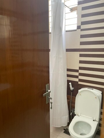 Bathroom in 4 BHK Builder Floor at Ardee City, Sector 52 – for Rent