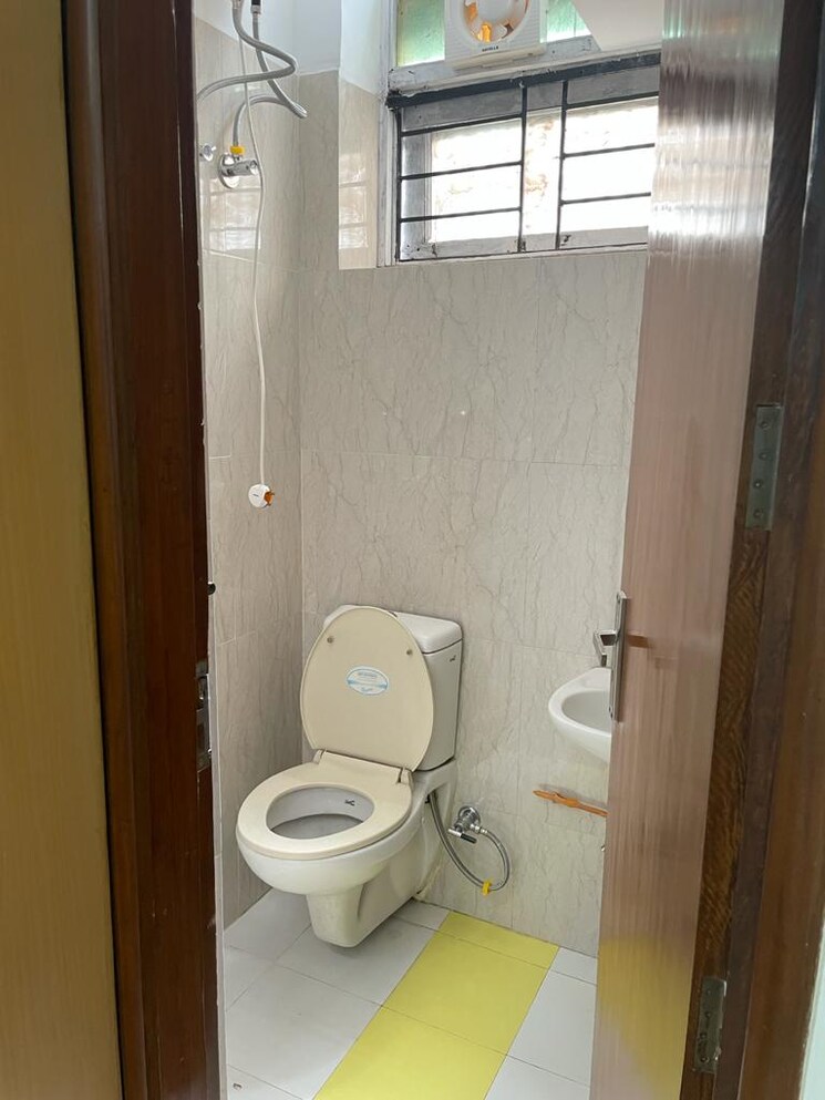 Bathroom, ardee-city 4 Bedroom 2000 Sq.Ft. Builder Floor In Sector 52 Gurgaon 8112445