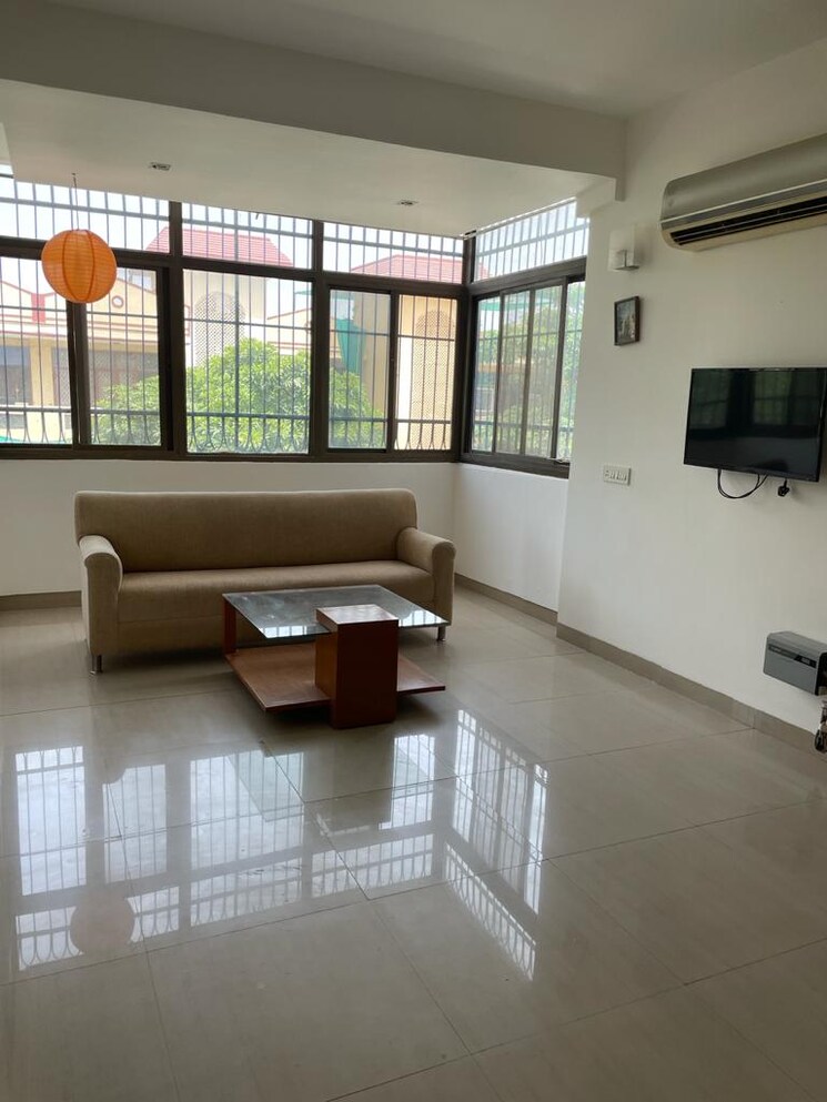 Living Room, ardee-city 4 Bedroom 2000 Sq.Ft. Builder Floor In Sector 52 Gurgaon 8112445