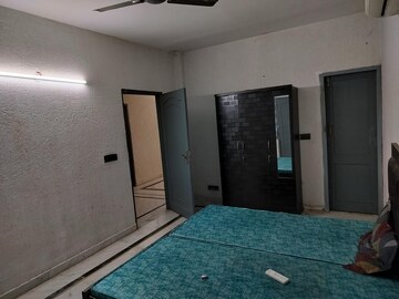 Room in 3 BHK Builder Floor at Unitech South City 1, South City 1 – for Rent