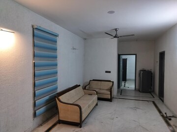 Room in 3 BHK Builder Floor at Unitech South City 1, South City 1 – for Rent