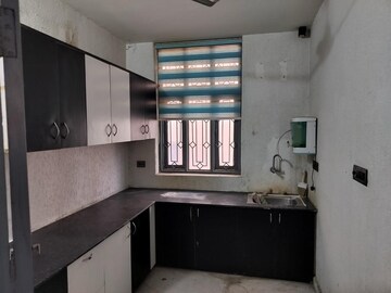 Kitchen in 3 BHK Builder Floor at Unitech South City 1, South City 1 – for Rent