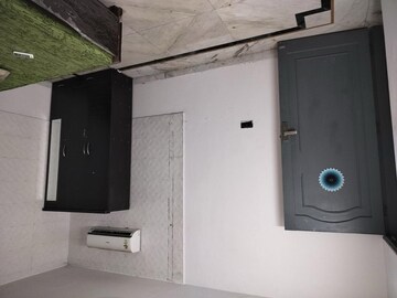 Room in 3 BHK Builder Floor at Unitech South City 1, South City 1 – for Rent