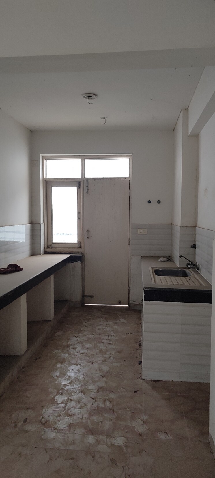 Kitchen, sector 62 3 Bedroom 1866 Sq.Ft. Penthouse In Sector 62 Faridabad 8112518