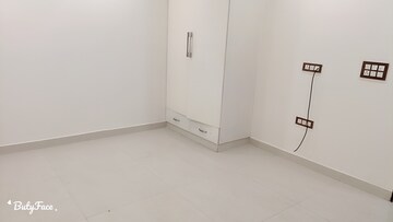 Room in 3 BHK Apartment at Orchid Petals, Sector 49 – for Rent