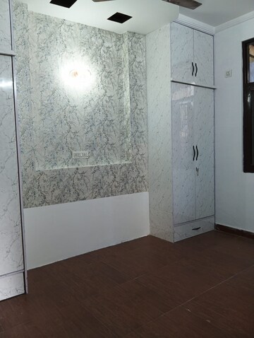 Room in 3 BHK Builder Floor at Rohini Sector 25 – for Sale