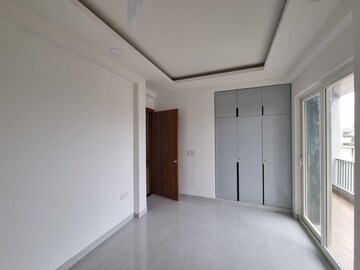 Room in 3 BHK Builder Floor at Sector 57 – for Rent