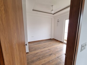 Room in 3 BHK Builder Floor at Sector 57 – for Rent