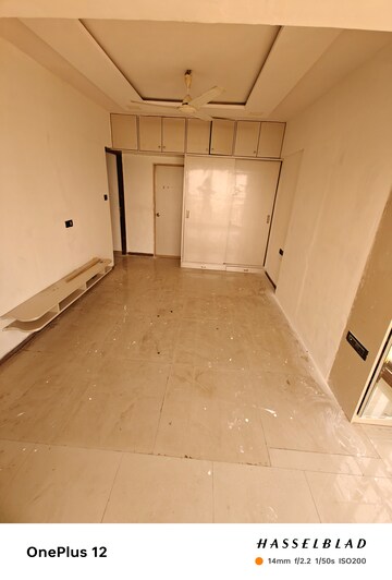 Master Bedroom in 2 BHK Apartment at Pearl Heights, Yari Road – for Rent