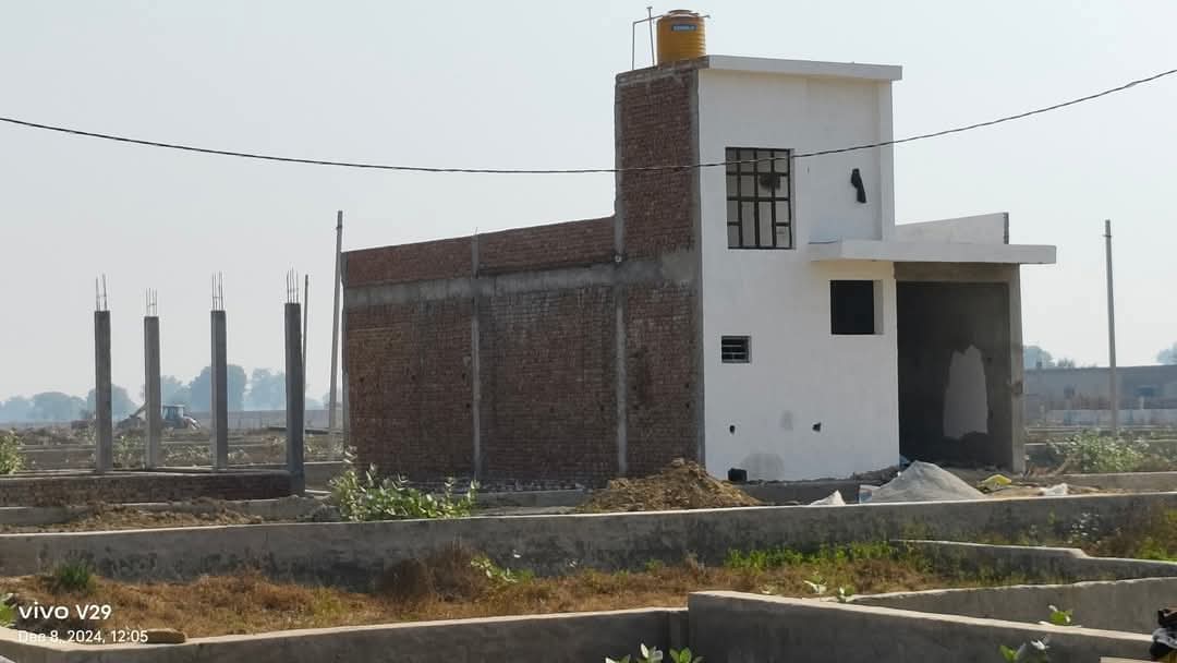 Plot For Sale in Paramount Oak