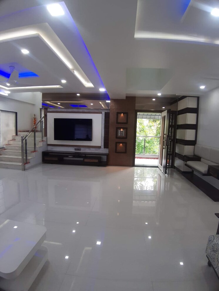  Parking, indraprastha-housing-society 6+ Bedroom 4500 Sq.Ft. Villa In Hadapsar Pune 8112696