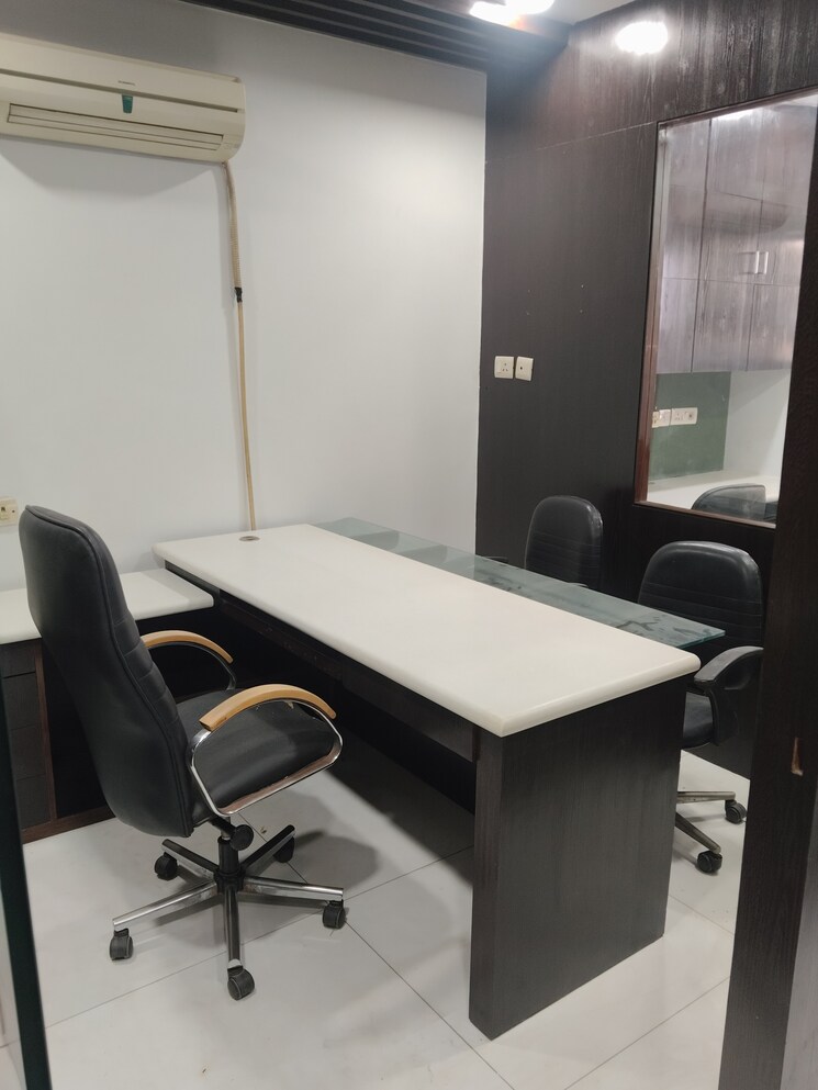 Team Area, netaji subhash place Commercial Office Space 385 Sq.Ft. In Netaji Subhash Place Delhi 8112703