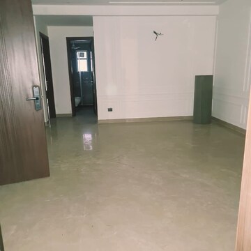 Living Room in 3 BHK Apartment at Sector 63a – for Rent