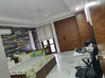 Bedroom in 5 BHK Independent House at Maharani Bagh – for Sale