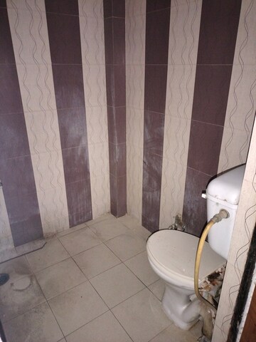 Master Bedroom in 2 BHK Builder Floor at Gomti Nagar – for Rent