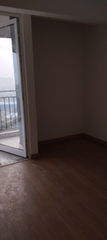 Room in 3 BHK Apartment at Godrej Woods, Sector 43 – for Rent