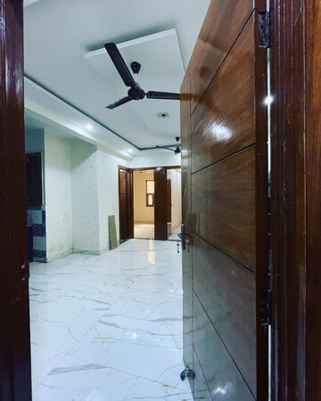 Bathroom in 2 BHK Builder Floor at Vasundhara Sector 11 – for Sale