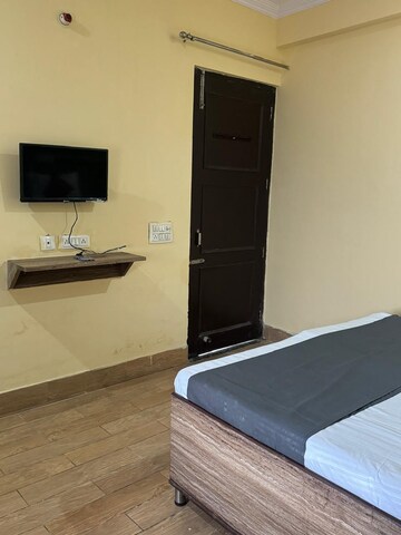 Furnished Amenities in 1 RK Builder Floor at Sushant Lok 3, Sector 57 – for Rent