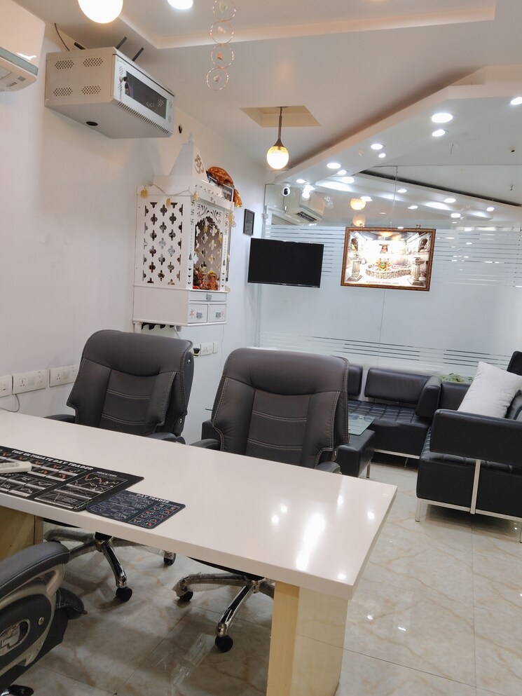 Team Area, netaji subhash place Commercial Office Space 1699 Sq.Ft. In Netaji Subhash Place Delhi 8112899