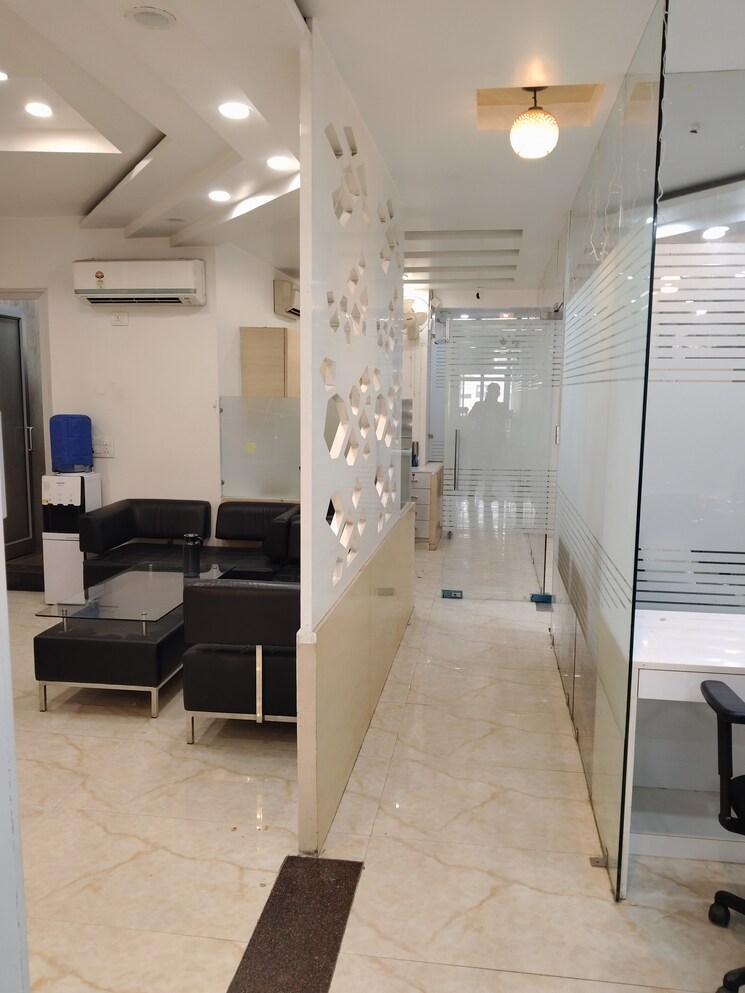 Team Area, netaji subhash place Commercial Office Space 1699 Sq.Ft. In Netaji Subhash Place Delhi 8112899