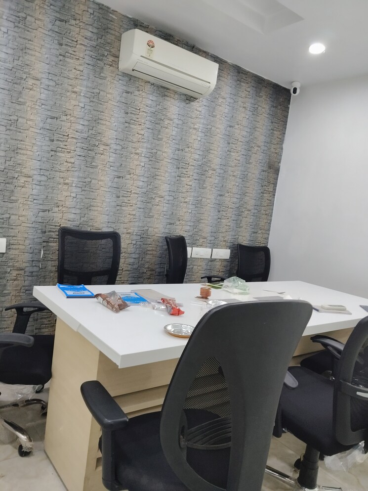 Team Area, netaji subhash place Commercial Office Space 1699 Sq.Ft. In Netaji Subhash Place Delhi 8112899