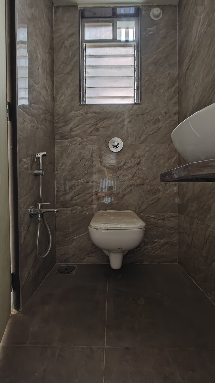 Bathroom, shree-durga-vastu-new-veerdhaval-chs-ltd 2 Bedroom 624 Sq.Ft. Apartment In Borivali West Mumbai 8112909