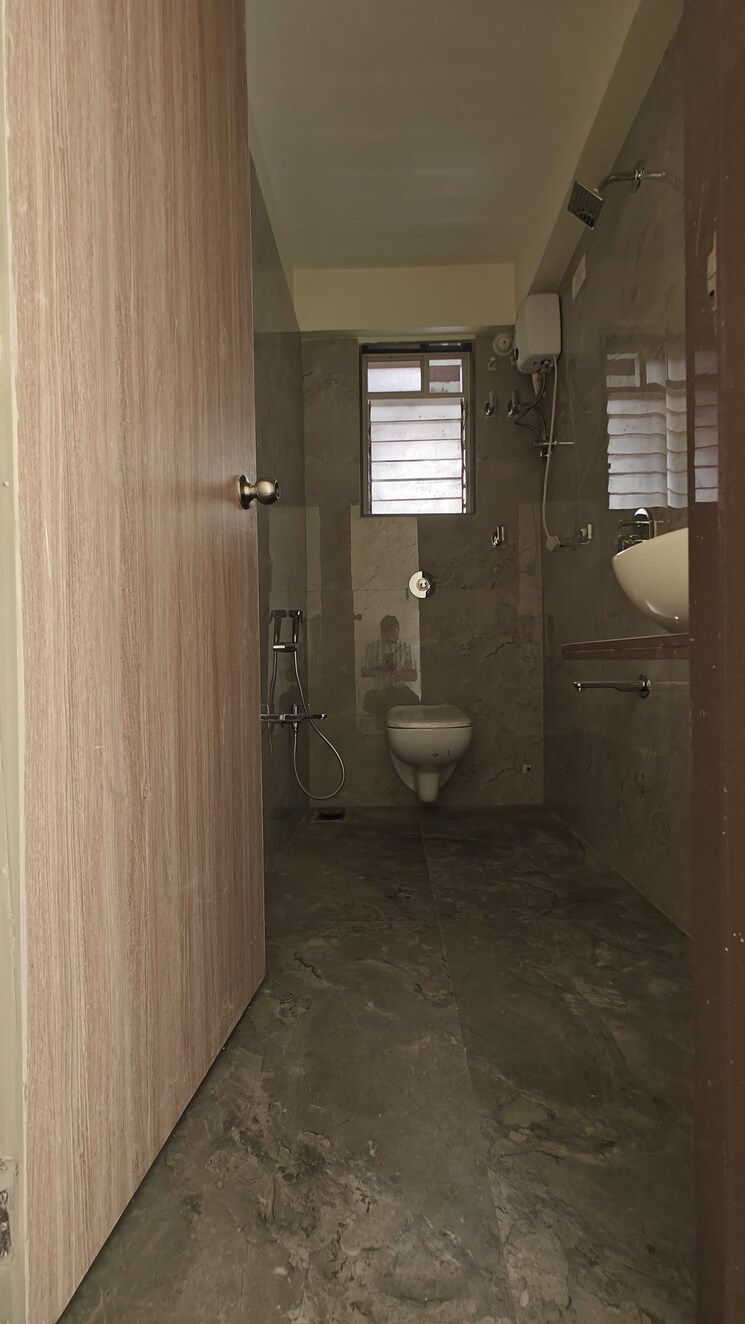Bathroom, shree-durga-vastu-new-veerdhaval-chs-ltd 2 Bedroom 624 Sq.Ft. Apartment In Borivali West Mumbai 8112909