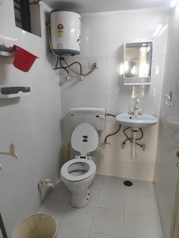 Bathroom in 1 BHK Apartment at Sector 28 – for Rent