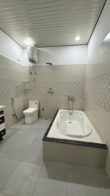 Bathroom in 1 BHK Builder Floor at Jal Vihar Colony, Sector 46 – for Rent