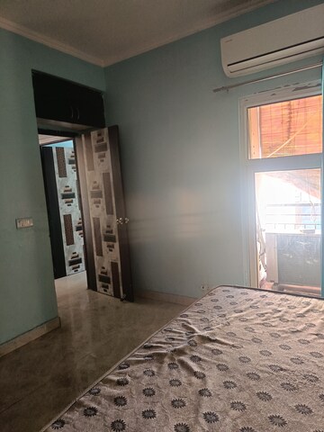 Room in 2 BHK Apartment at Gardenia Golf City, Sector 75 – for Rent