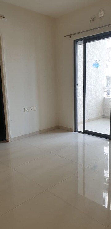 Room in 2 BHK Apartment at Rohan Madhuban, Bavdhan – for Rent