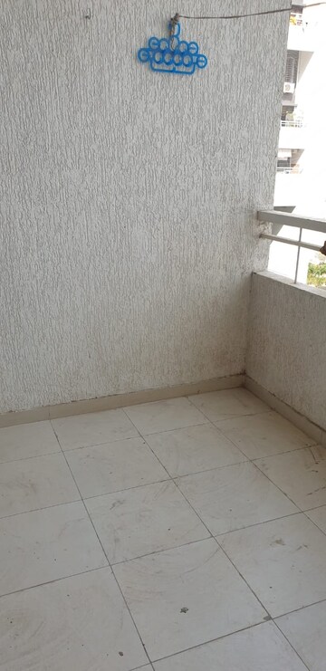 Room in 2 BHK Apartment at Rohan Madhuban, Bavdhan – for Rent