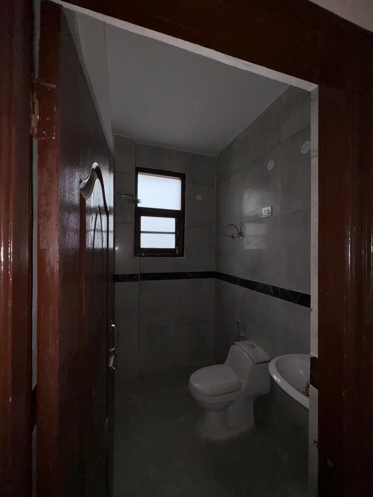 Bathroom, fortune-regalia-towers 2.5 Bedroom 1350 Sq.Ft. Apartment In Dhakoli Zirakpur 8113077