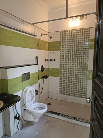 Master Bedroom in 3 BHK Independent House at Sector 39 – for Rent